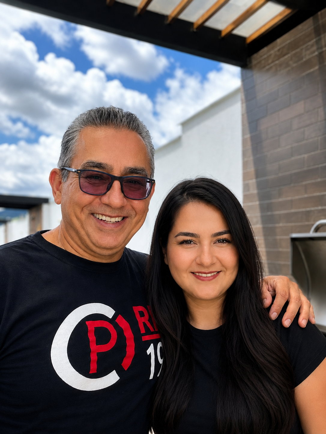 Andrea Sornoza Montalván junto a su papá — origen del Método Reinicia tu Hígado